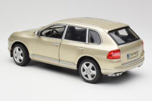 Porsche Cayenne Turbo 955 Bege Maisto 1:18 WAP02100113 Metal - imagem 7 de 8