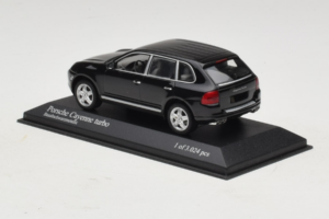 Porsche Cayenne 955 Turbo Black Metallic Minichamps 1:43 400061080 Metal - imagem 3 de 5