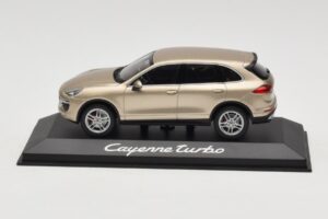 Porsche Cayenne 958 Turbo Dourado Minichamps 1:43 WAP0200050E Metal
