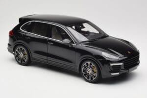 Porsche Cayenne Turbo S 958 Black Metallic Minichamps 1:18 110064000 Metal - imagem 6 de 8