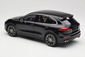 Porsche Cayenne Turbo S 958 Black Metallic Minichamps 1:18 110064000 Metal - imagem 7 de 8