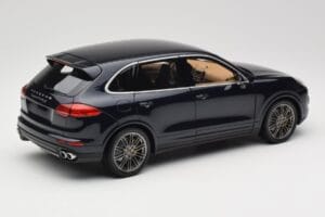 Porsche Cayenne Turbo S 958 Blue Metallic Minichamps 1:18 110064001 Metal - imagem 3 de 8