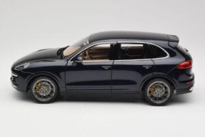 Porsche Cayenne Turbo S 958 Blue Metallic Minichamps 1:18 110064001 Metal - imagem 4 de 8