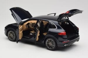 Porsche Cayenne Turbo S 958 Blue Metallic Minichamps 1:18 110064001 Metal - imagem 5 de 8