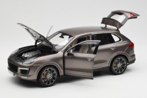 Porsche Cayenne E2 Turbo S Umbra Metálico Minichamps 1:18 WAP0213020F Metal - imagem 2 de 8