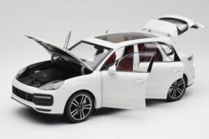Porsche Cayenne 9YA Turbo Branco Metallic Minichamps 1:18 155042560 Metal - imagem 2 de 8