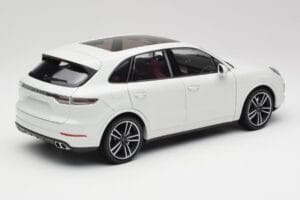 Porsche Cayenne 9YA Turbo Branco Metallic Minichamps 1:18 155042560 Metal - imagem 3 de 8