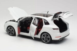 Porsche Cayenne 9YA Turbo Branco Metallic Minichamps 1:18 155042560 Metal - imagem 5 de 8