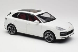 Porsche Cayenne 9YA Turbo Branco Metallic Minichamps 1:18 155042560 Metal - imagem 6 de 8