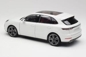 Porsche Cayenne 9YA Turbo Branco Metallic Minichamps 1:18 155042560 Metal - imagem 7 de 8