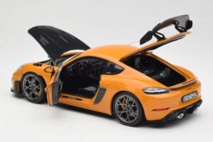 Porsche Cayman GT4 RS 982 Weissach Package Bahama Yellow Norev 1:18 187252 Metal - imagem 5 de 8