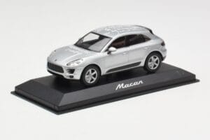 Porsche Macan 95B Silver Grey Metallic Protótipo Minichamps 1:43 WAP0201540E Metal - imagem 2 de 4