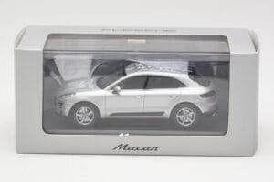Porsche Macan 95B Silver Grey Metallic Protótipo Minichamps 1:43 WAP0201540E Metal - imagem 4 de 4