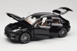 Porsche Macan Turbo 95B Black Metallic Minichamps 1:18 110062502 Metal - imagem 2 de 8