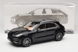 Porsche Macan Turbo 95B Black Metallic Minichamps 1:18 110062502 Metal - imagem 8 de 8