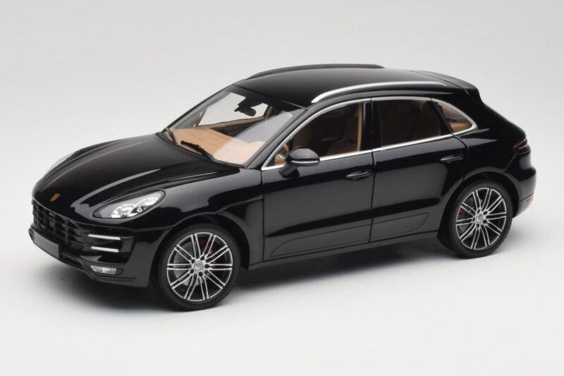 Porsche Macan Turbo 95B Black Metallic Minichamps 1:18 110062502 Metal
