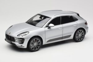 Porsche Macan Turbo 95B Prata Minichamps 1:18 110062504 Metal