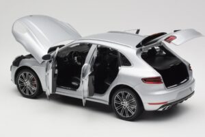 Porsche Macan Turbo 95B Prata Minichamps 1:18 110062504 Metal - imagem 7 de 8