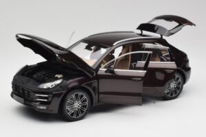 Porsche Macan 95B Turbo Mogno Metálico Minichamps 1:18 110062500 Metal - imagem 2 de 8