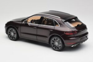 Porsche Macan 95B Turbo Mogno Metálico Minichamps 1:18 110062500 Metal - imagem 7 de 8