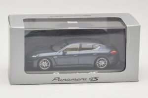 Porsche Panamera 970 4 Azul Metálico Minichamps 1:43 400068220 Metal - imagem 4 de 4