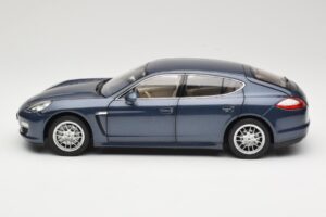Porsche Panamera 970 S Azul Minichamps 1:18 WAP02100119 Metal - imagem 4 de 8