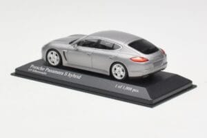Porsche Panamera 970 S Hybrid Prata Minichamps 1:43 400068250 Metal - imagem 3 de 4