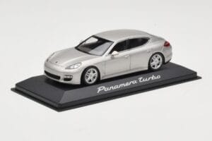 Porsche Panamera 970 Turbo Bege Minichamps 1:43 WAP0200519 Metal - imagem 2 de 4