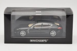 Porsche Panamera 970 Turbo Preto Metálico Minichamps 1:43 400068271 Metal - imagem 4 de 4