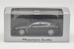 Porsche Panamera 970 Turbo Matt Black Minichamps 1:43 WAP0200270C Metal - imagem 4 de 4