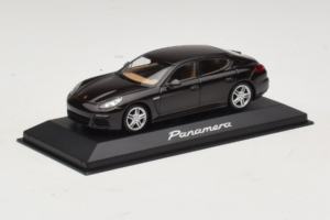 Porsche Panamera 970 Black Metallic Minichamps 1:43 WAP0203900E Metal - imagem 2 de 5