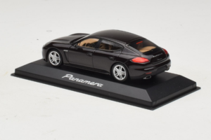 Porsche Panamera 970 Black Metallic Minichamps 1:43 WAP0203900E Metal - imagem 3 de 5