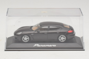 Porsche Panamera 970 Black Metallic Minichamps 1:43 WAP0203900E Metal - imagem 4 de 5