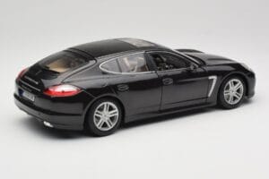 Porsche Panamera Turbo 970 Preto Maisto 1:18 36197 Metal - imagem 3 de 8