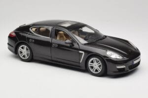 Porsche Panamera Turbo 970 Preto Maisto 1:18 36197 Metal - imagem 6 de 8