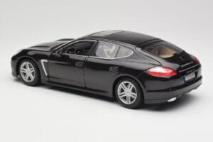 Porsche Panamera Turbo 970 Preto Maisto 1:18 36197 Metal - imagem 7 de 8