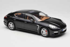 Porsche Panamera 970 Turbo Basalt Black Norev 1:18 WAP02100319 Metal - imagem 6 de 8