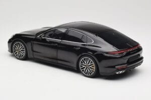 Porsche Panamera 971 Turbo S Preto Metallic Minichamps 1:18 113061076 Metal - imagem 7 de 8