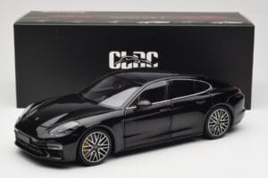 Porsche Panamera 971 Turbo S Preto Metallic Minichamps 1:18 113061076 Metal - imagem 8 de 8