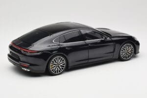 Porsche Panamera 971 Turbo S Azul Metallic Minichamps 1:18 113061075 Metal - imagem 3 de 8