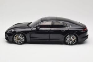 Porsche Panamera 971 Turbo S Azul Metallic Minichamps 1:18 113061075 Metal - imagem 4 de 8