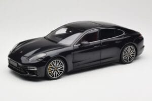 Porsche Panamera 971 Turbo S Azul Metallic Minichamps 1:18 113061075 Metal