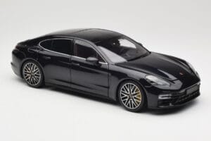 Porsche Panamera 971 Turbo S Azul Metallic Minichamps 1:18 113061075 Metal - imagem 6 de 8