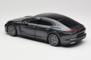 Porsche Panamera 971 Turbo S Grey Metallic Minichamps 1:18 113061073 Metal - imagem 7 de 8