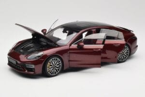 Porsche Panamera 971 Turbo S Vermelho Metallic Minichamps 1:18 113061077 Metal - imagem 2 de 8