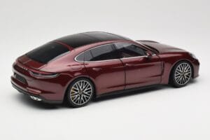 Porsche Panamera 971 Turbo S Vermelho Metallic Minichamps 1:18 113061077 Metal - imagem 3 de 8