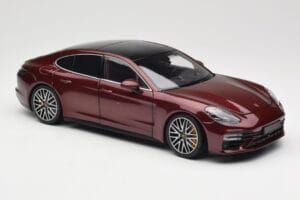 Porsche Panamera 971 Turbo S Vermelho Metallic Minichamps 1:18 113061077 Metal - imagem 6 de 8