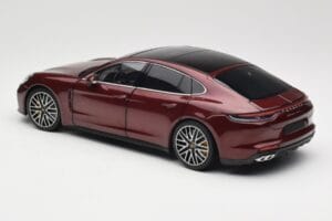 Porsche Panamera 971 Turbo S Vermelho Metallic Minichamps 1:18 113061077 Metal - imagem 7 de 8