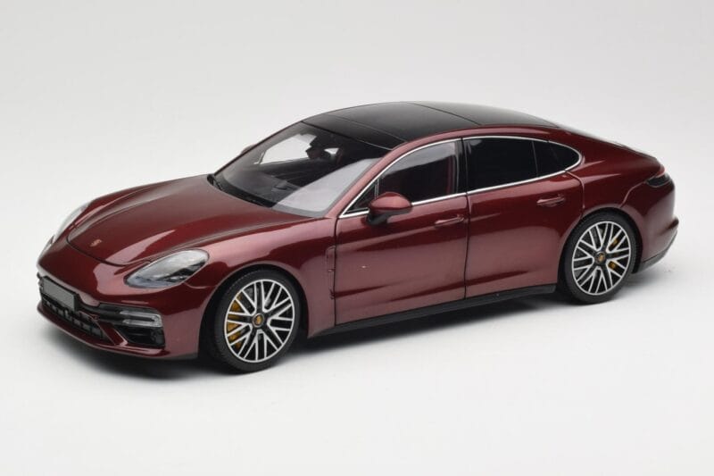 Porsche Panamera 971 Turbo S Vermelho Metallic Minichamps 1:18 113061077 Metal