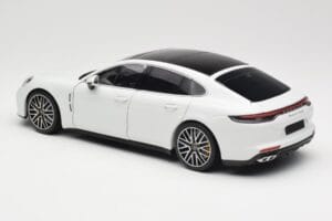 Porsche Panamera 971 Turbo S Branco Metallic Minichamps 1:18 113061074 Metal - imagem 7 de 8